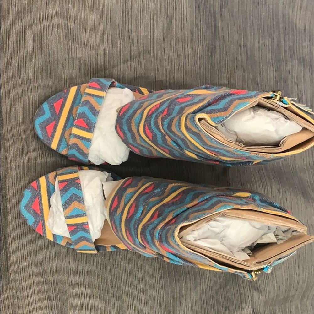 Mini wedge sandals